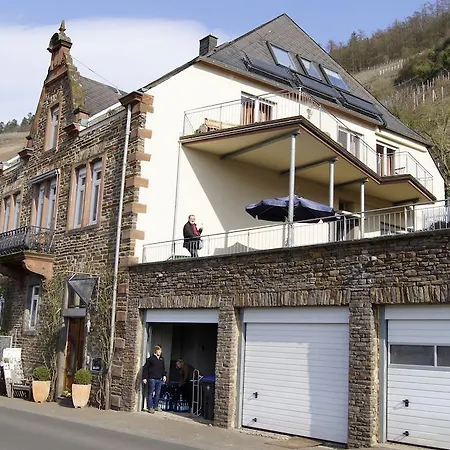 Ferienweingut Hallenbach 4*