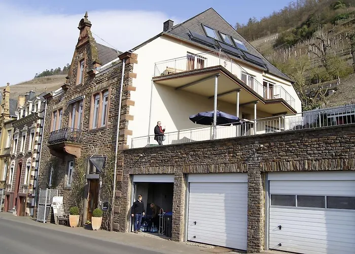 Ferienweingut Hallenbach 4*